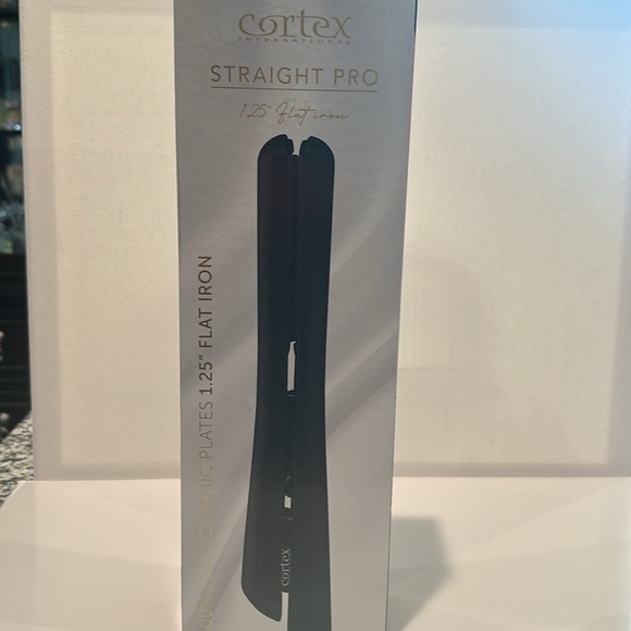 NIB Cortex International  100% Solid Ceramic Playes 1.25” Flat Iron w/temp … - Picture 8 of 11